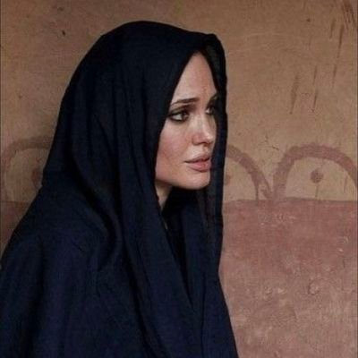 habiba_khalid10's profile picture. kinda weird