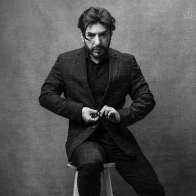 Cantante de ópera mexicano. Barítono. Psicólogo en proceso//Mexican opera singer. Baritone. Psychologist in training.