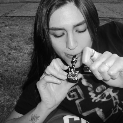 moralmente turbiA / restos de mi basura mental / ella / lesbiana / 23