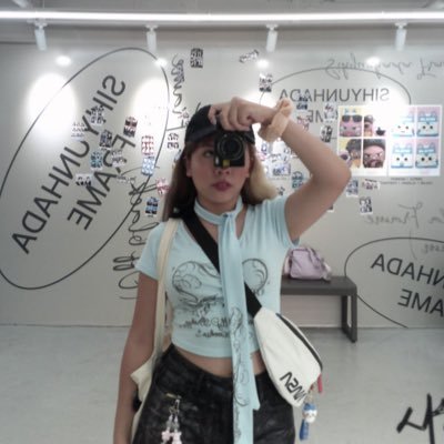 me llamo Brenda Me gusta la fotografía 📸 y pasar por ahí 5 5 5 🍀 kpoper desde 2012
