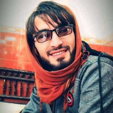 د جاهل سرۀ بحث مۀ کوۀ؛ یا دې صبر ماتوي، یادې د آدب لۀ چوکاټۀ باسي.
💝