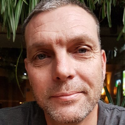 Pttoz_'s profile picture. 