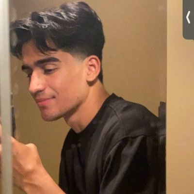 moebhatti_'s profile picture. 