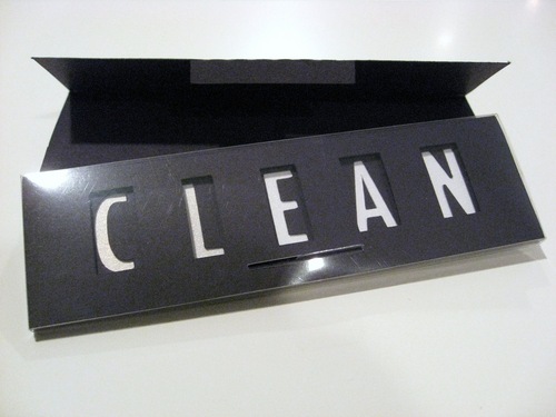 Magnetic signs that change from CLEAN to DIRTY for your kitchen or laundry. Plastic and magnet. The cleanest design, made to look good in any environment.