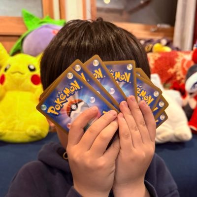 uranaishinoko's profile picture. 不定期占い受付！基本24時間以内に結果をお届けします。ポケカで占いをしている小学3年生。好き:写真撮影、マック、お菓子、飼ってるお猫の金ちゃん🐈‍⬛。 「」内は占い師の子の言葉🌟#占い師の子のポケカ占い #占い師の子視点 （写真）ｱｶ管理:母 @ivy_akane ※子の学業や習い事、ペース最優先で運営🙏