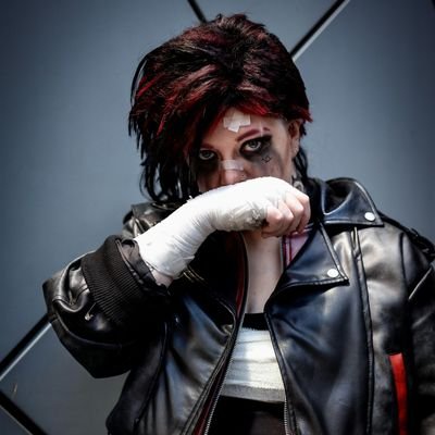 mooglemini's profile picture. tartaglia and diluc should kiss. 

thirtyyy one . cosplayer. simpp.