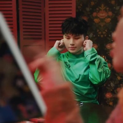 chrysalixm_'s profile picture. bbh-svt-ly: who drew stars around my scars 𓆡𓆝𓆟𓆜𓆞𓆝𓆟𓆜𓆞.