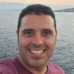 Programador web, administrador gnu/linux, aprendiz de django, python, android, sql, jquery, css, shell script, gimp y maestro de nada