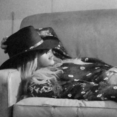 slvtforyonce's profile picture. i saw beyoncé in paris | dont take the bait