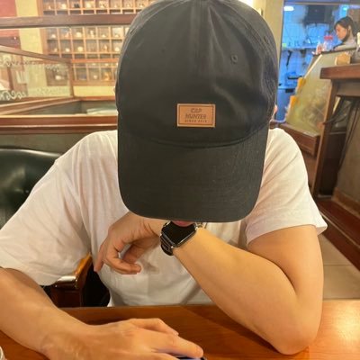 Sesomedifferent's profile picture. 裂痕噼啪作響 震耳欲聾