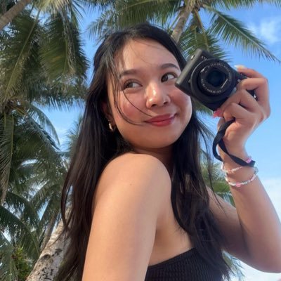 hellojnuggetz's profile picture. — moon, stars, sunsets, & dogs.