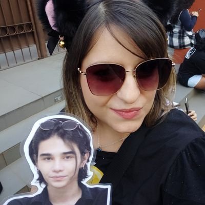 Eu simplesmente fazia o melhor que podia com o que tinha, sem jamais me sentir à vontade em meu mundo. (Stephanie Meyer. Amanhecer)