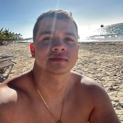 acosta1794's profile picture. ❤ 1944 💛