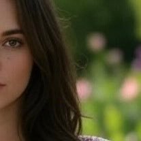 LisVilliers's profile picture. No DMs please