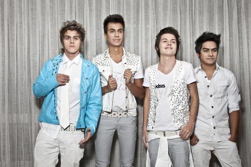 FC dedicado a Restart. Feito para reunir, divertir e informar fãs da banda. Objetivo: Fazer aqueles 4 meninos sorrirem. Since: 03/02/12.