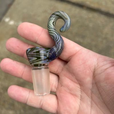 @tonguesoutglass