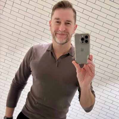 Stphani70203810's profile picture. 