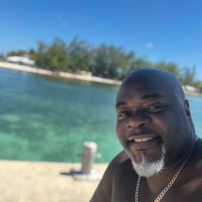 GtotheX's profile picture. LIVE LAUGH LOVE! Who angers you, controls you! study it!! Bajan to de bone! 246 blue yellow and black #NinerEmpire 4Life! 🏈 #GoBigBlue 〽️ Chelsea FC⚽️ Knicks🏀