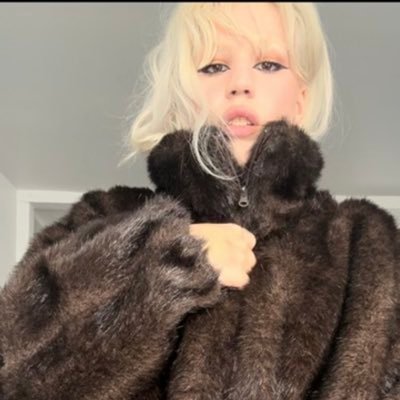 DerivativeSin's profile picture. reformed emotional exhibitionist