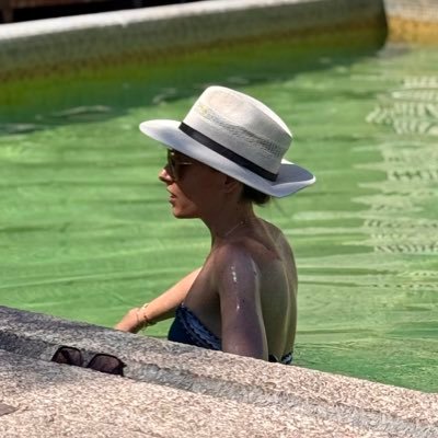 jennifer_bz's profile picture. Todo comenzó en 1990 cuando mis papás tuvieron la grandiosa idea de tener un tercer hijo. Y sí, es sarcasmo..