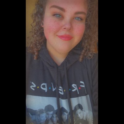 treatyobandself's profile picture. She's beauty, she's grace, she'll punch you in the face.