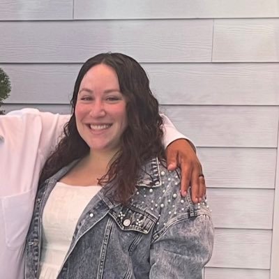 MrsReyes_'s profile picture. 👩🏻‍🏫🦉💙🤍🍎