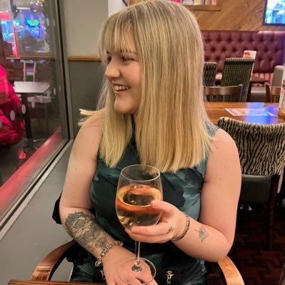 shannondiffer00's profile picture. 24🥂 Law and Criminology student 👩‍🎓 Leeds United and Rhinos Fan💛💙