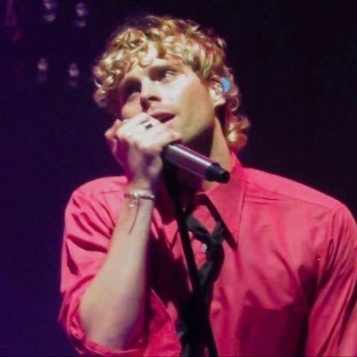 alexis__d29's profile picture. basically a 5sos fanpage at this point