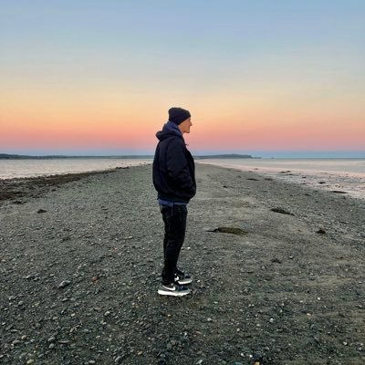 Jvoges_'s profile picture. 