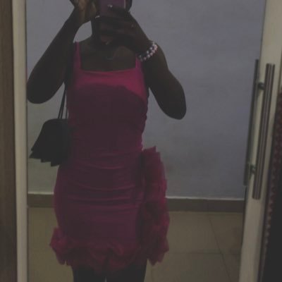 Dreadhead Edo witch. I’m a braider, I have parting OCD. Wife material (hate the idea of marriage), I’m not okay at all.🌈