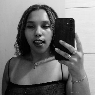 ᴛᴏᴅᴀ ᴠᴇᴢ ǫᴜᴇ ᴀ ɴᴏɪᴛᴇ ᴠᴇᴍ, ᴇᴜ ғɪᴄᴏ ᴀ ɪᴍᴀɢɪɴᴀʀ... ᴇsᴛʀᴇʟᴀs ʙʀɪʟʜᴀᴍ ɴᴏ ᴄᴇ́ᴜ ᴇ ᴇᴜ ᴍᴇ ᴘᴇʀᴄᴏ ɴᴏ ᴛᴇᴜ ᴏʟʜᴀʀ