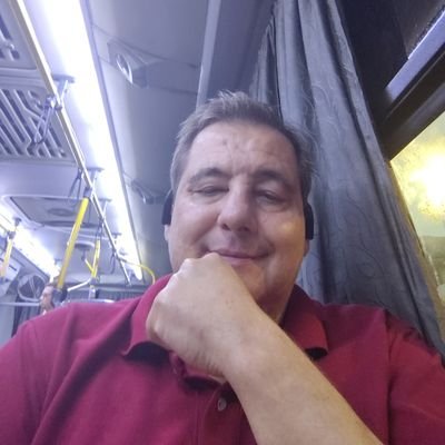 PERIODISTA, HUMANISTA, CERRISTA Y, PESE A MI MISMO, UNA PERSONA CON SUERTE, MUCHA SUERTE. UN AGRADECIDO POR VIVIR.