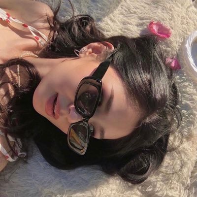 أهــــــــــلا بگ زائر صفحتي وقارئ گلماتـــي
تحياتي لگ من نبض قلبــ♡ــي
على إهتمامگ وحضـــورگ ألراقي
حتى لو دخلت صامتا وخرجت صامتــا فأنت زينت صفحتــي جمال