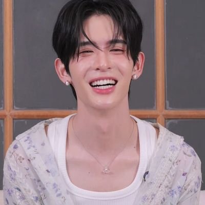 thi_soe56498's profile picture. #JamesSu🤍

#Netsirapho🖤

JSY🌼🤍