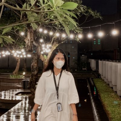 ya sorry, kalo personal branding gue sedih terus disini