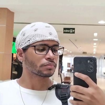Brazilian 🇧🇷| Future Psychologist | Eclectic Witchcraft Practitioner 🔮| Otaku | K-Popper | Fluid Genre 🏳️⚧️| trying to be somebody in life ✨