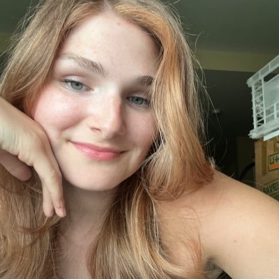 JulieLizzie's profile picture. secret kpop stan🤍 not so secret hockey fan 🧡💙