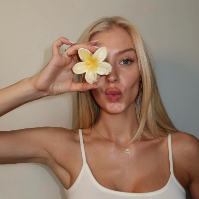 travel / fashion / lifestyle✈️
Living in USA Free Women, aspiring to a better life⛪
Traveling is my great passion, love beaches and waves all over the world👙