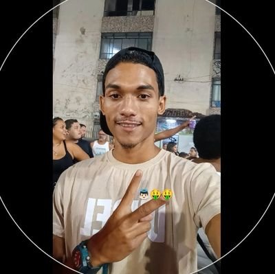 A falta de oportunidade me fez errar nessa vida fui aprendendo com o tempo que a vida não facilita ✌🏽✌🏽