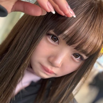(25)塗装会社自営でやってます!青山学院大学英文科卒 お仕事以外DM返信不可( ; ; ) フォロバは来店でお話してくださった方のみ🥺🙏(ずっと変わらずこの条件)※男性の方は来店以外で私を見かけてもお声掛けはご遠慮下さい🙇♀️フォローありがとうございます😭!