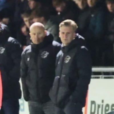 Erpenaar | Amateurvoetbalspecialist | Sportjournalist bij BD, ED, Talvi en PSV | Trainer-coach Erp JO12-1/JO17-2 | Teammanager Erp 1 | Leraar Duits in wording.