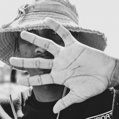 Msindo De Serenade is one of South Africa's home grown talents in the dance music indurstry as a producer and songwriter.