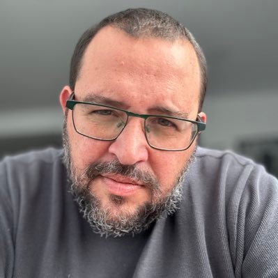 Filólogo, papá, amante del cine, la música y la literatura. En este punto del camino, poniendo el foco en la producción cultural con @AlAlbaProd_