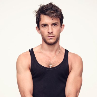 I love hot men and reposting hot celebs and obsessing over them sweaty and horny and gay