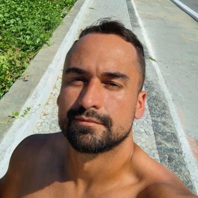 Comentarista de tudo e um futuro ex participante de reality show.