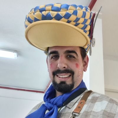 valensantos13's profile picture. Vecino de Castilblanco de los Arroyos.⛪
Amante de la lectura y la música.📖🎺
Adoro a gatos y perros🐱🐶
Andaluz💚