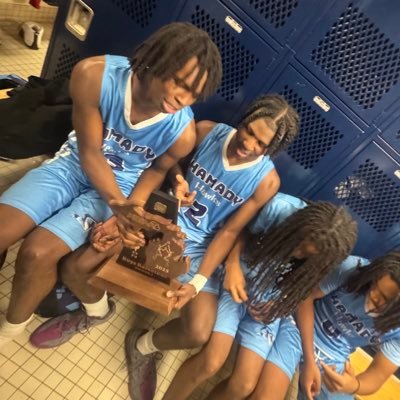 CO “2026” 5’10 Guard l Hamady High School l. Michigan l Student Athlete l PG l 3.7 GPA @Hamady_Hawks jodyjackson8102@icloud.com l (810)-853-7026 📞