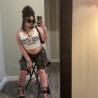 new to this twitter shit 🤷‍♀️🤷‍♀️🤷‍♀️🙃 fuck w ya girl one time it’s lit ova here🥰🥰🥰🤩