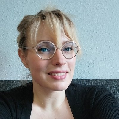 @sgsah funded PhD researcher at @StirUni & @UofGlasgow. C19 Gothic, history of diagnosis, chronic illness. Social Media @glasgowmedhums she/her. Views my own.🍉
