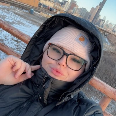 pinchelindseyy's profile picture. i don’t care, baby